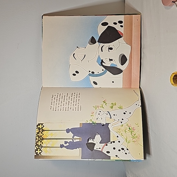 Disney Vintage 1991 101 Dalmation Book - Picture 3 of 6